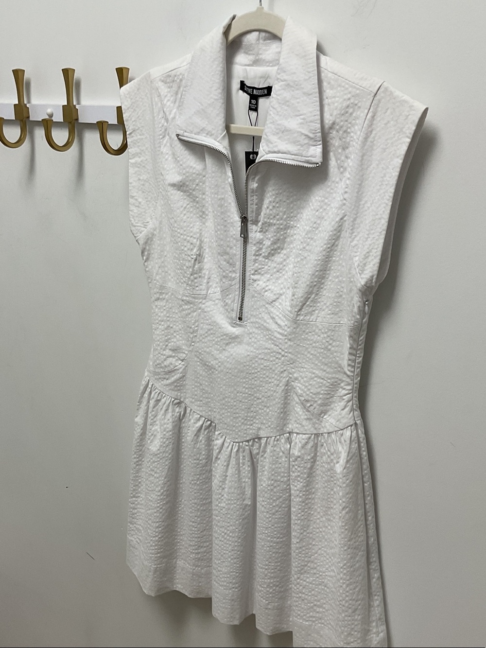 Steve Madden Gracyn White Sleeveless Half-Zip Textured Tunic